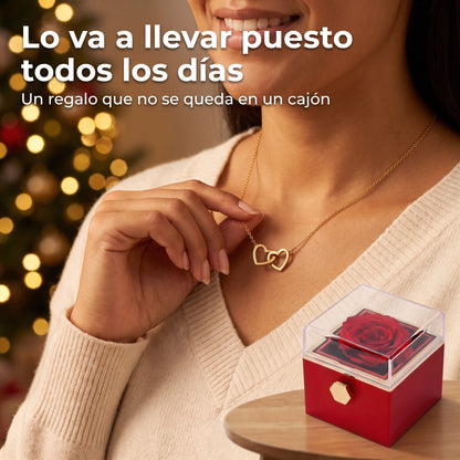 Giro de Amor™ — Rosa preservada con collar de dos corazones grabado